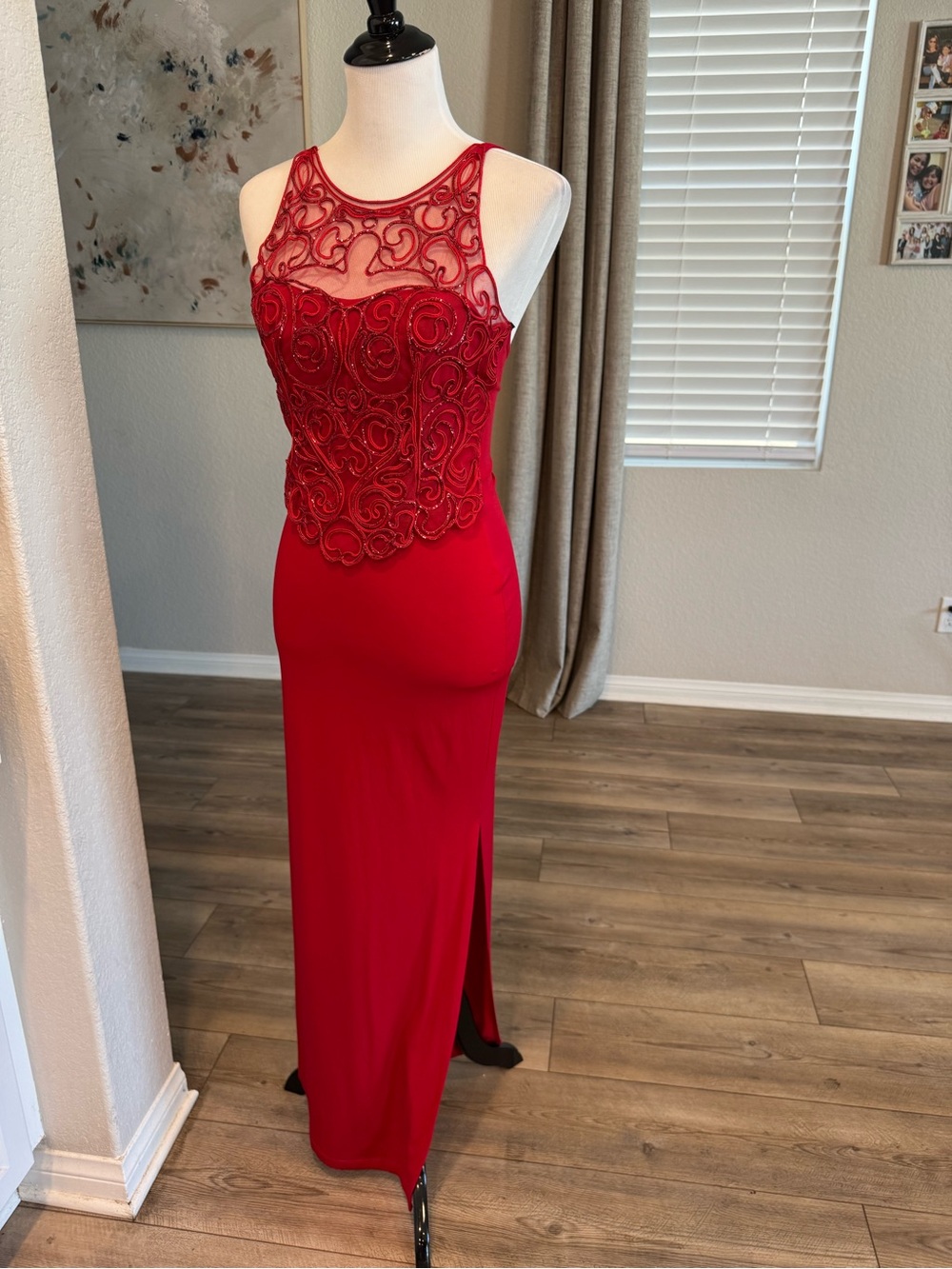 NWOT Elegant Red size Small lace Beaded Evening Gown